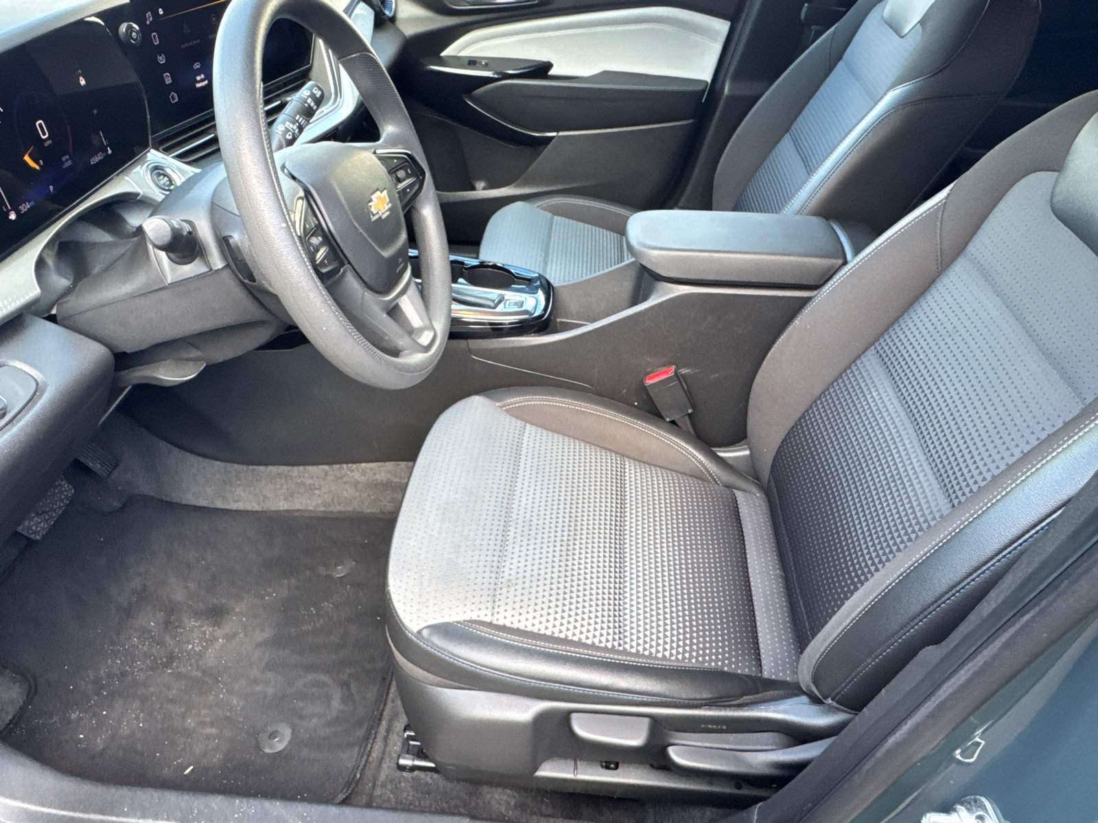 Used 2025 Chevrolet Trax LT FWD image 9