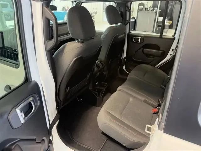 Used 2024 Jeep Wrangler Unlimited Rubicon AWD/4WD image 13