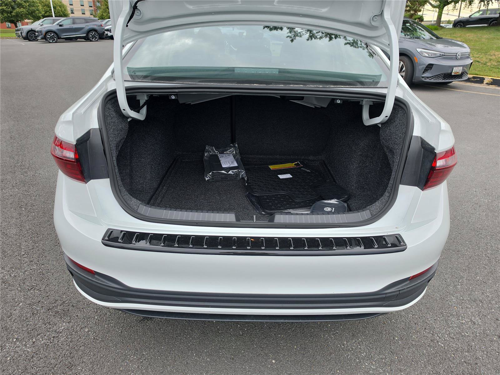 New 2026 Volkswagen Jetta SE FWD image 5