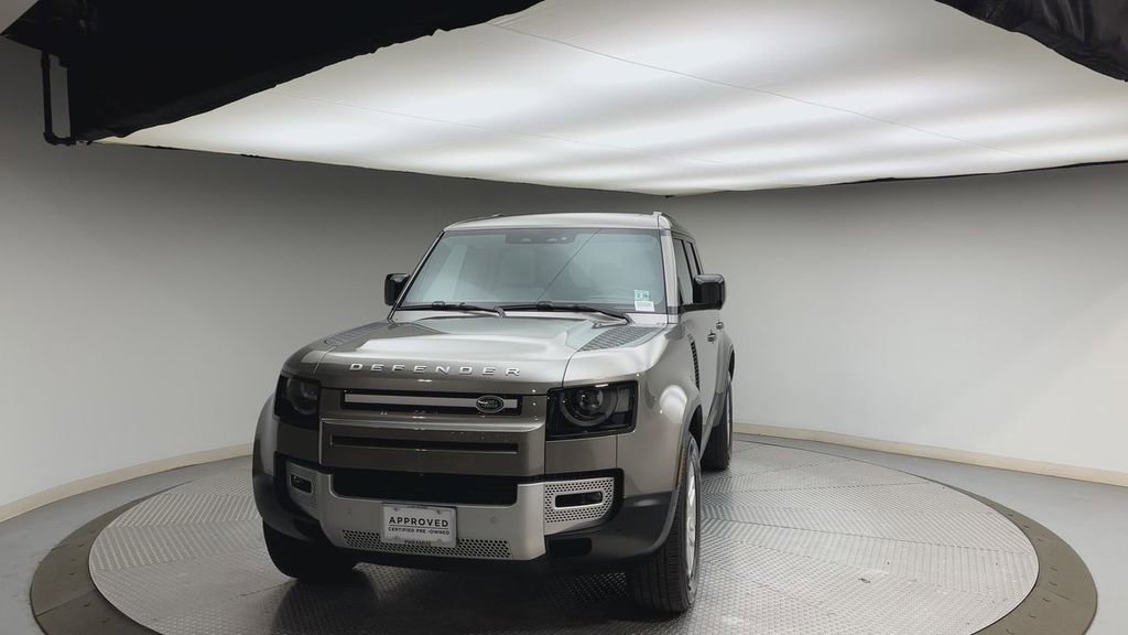 Used 2025 Land Rover Defender 110 S image 7