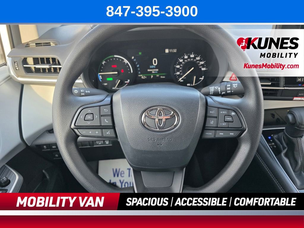 Used 2026 Toyota Sienna LE FWD image 43