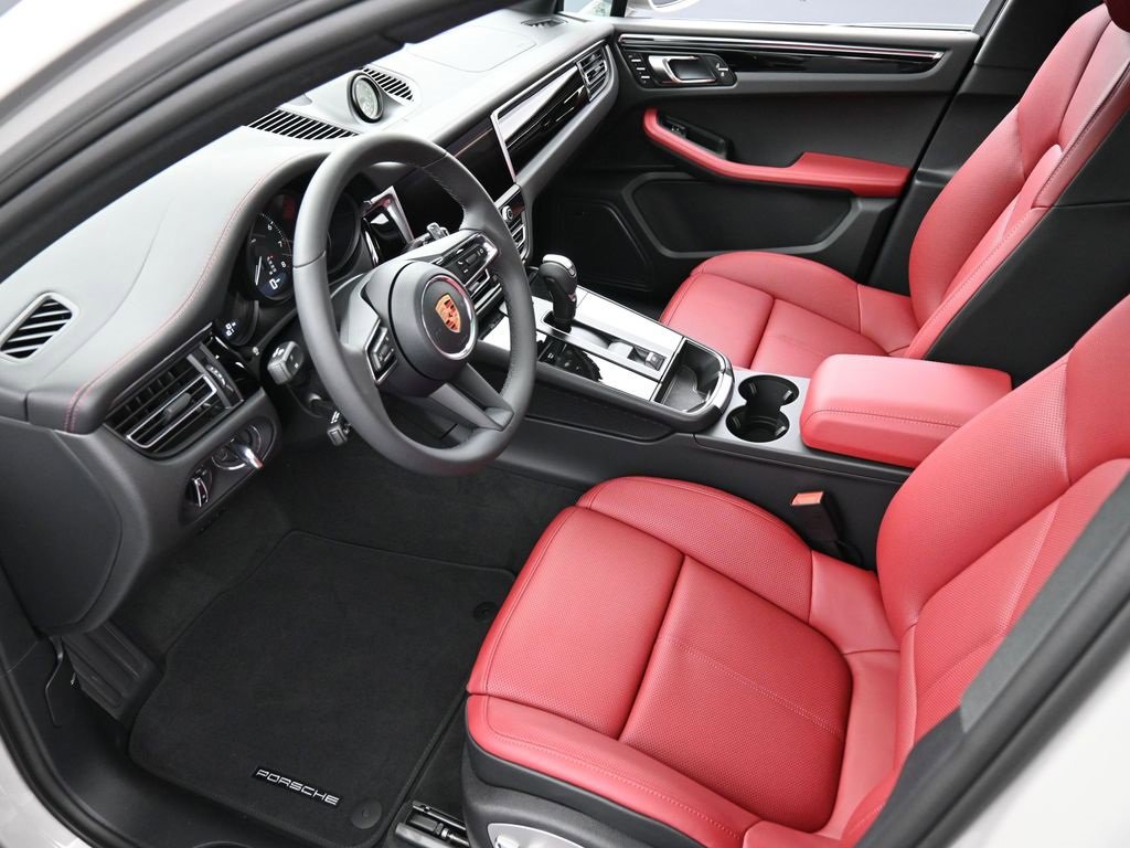 New 2026 Porsche Macan image 4