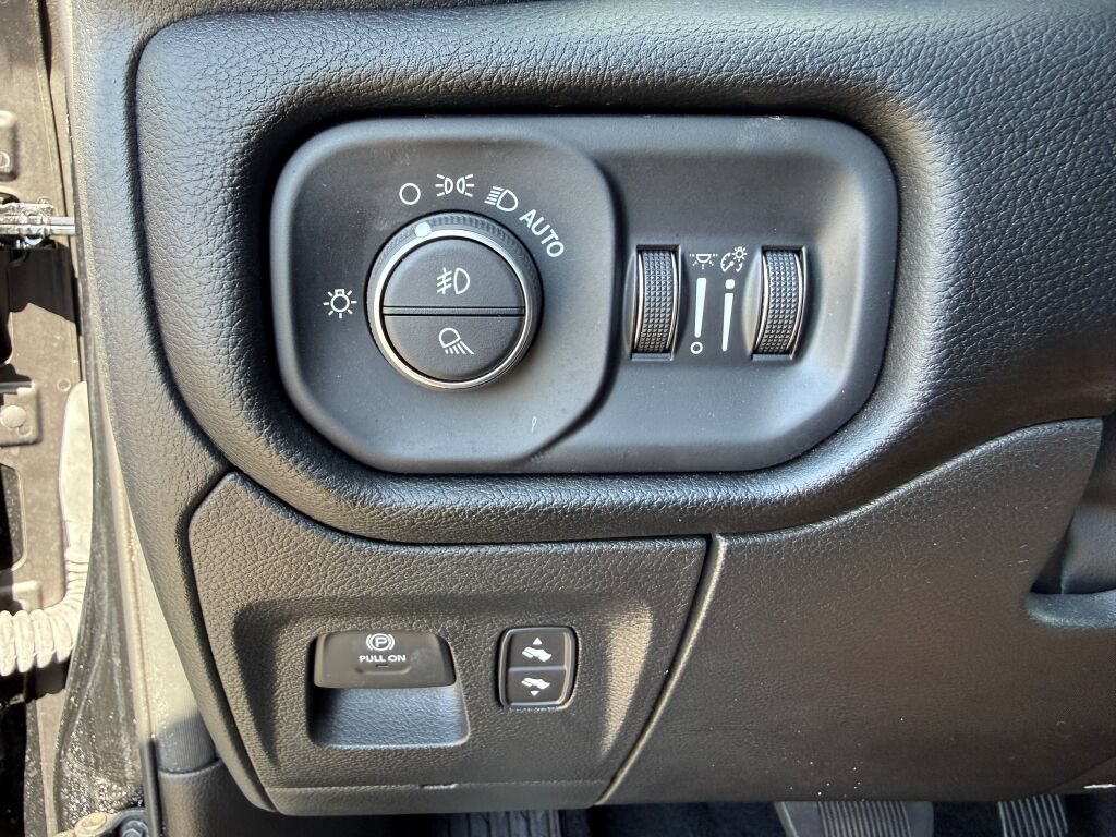 Used 2026 RAM 1500 Laramie AWD/4WD image 29