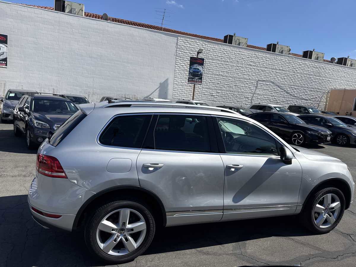 Used 2014 Volkswagen Touareg TDI image 9