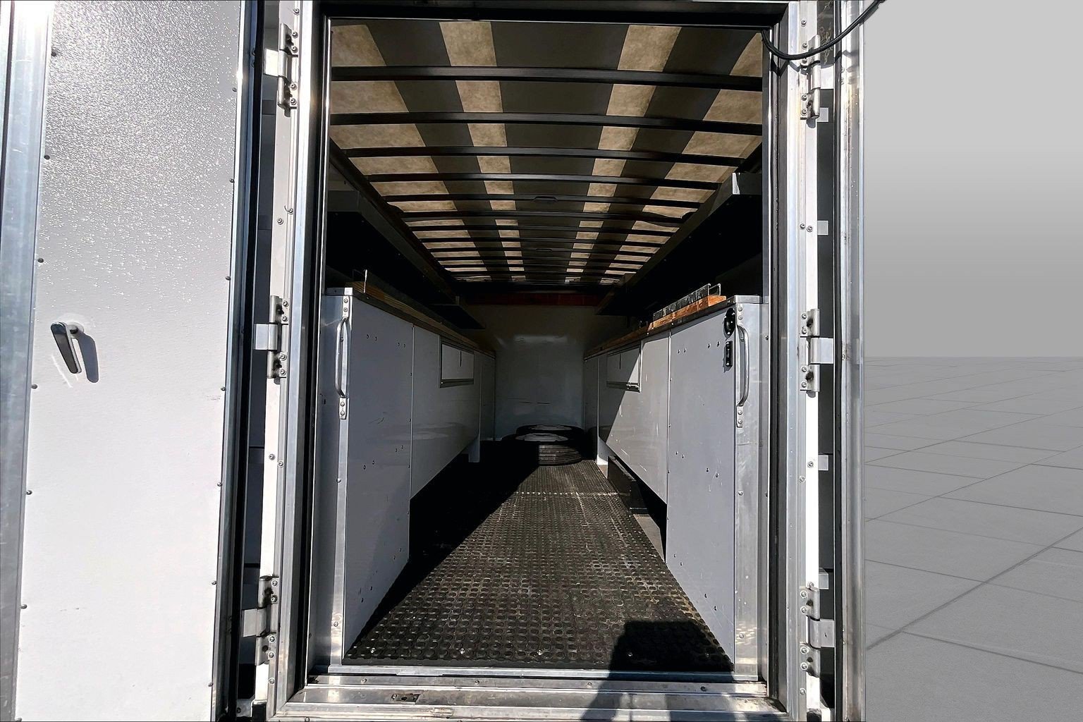 Used 2024 Isuzu NPR RWD image 13