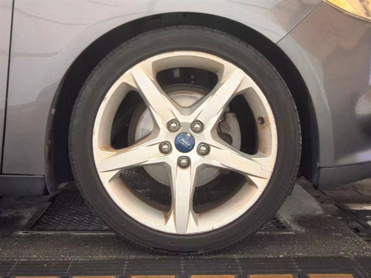 Used 2014 Ford Focus Titanium FWD image 10