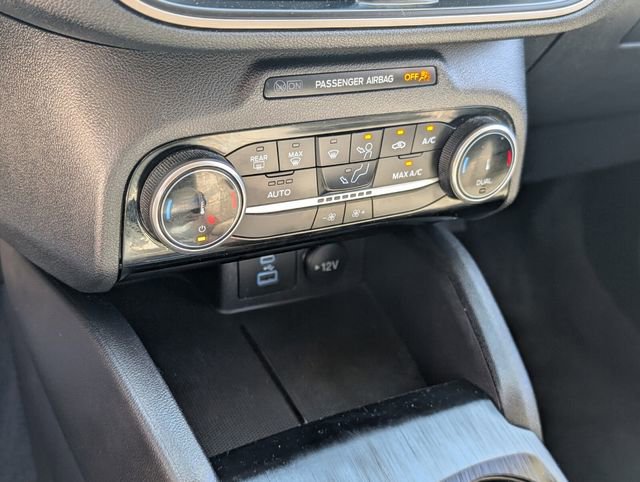 Used 2022 Ford Escape SE w/ SE Sport Appearance Package image 24