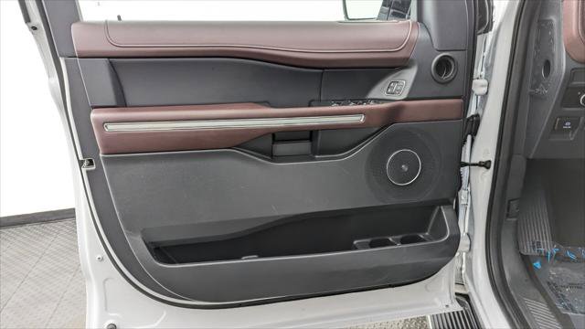 Used 2023 Ford Expedition Limited image 12