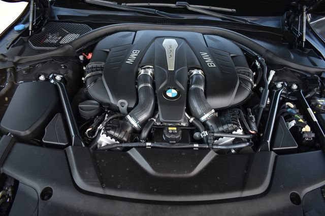 Used 2018 BMW 750i RWD image 29