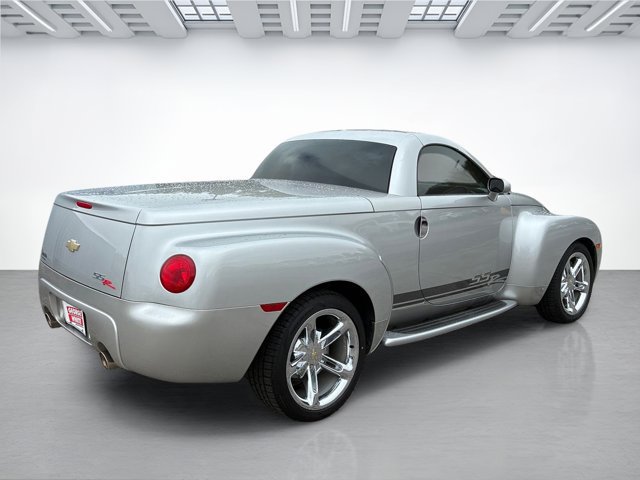 Used 2006 Chevrolet SSR w/ Preferred Equipment Group RWD image 4