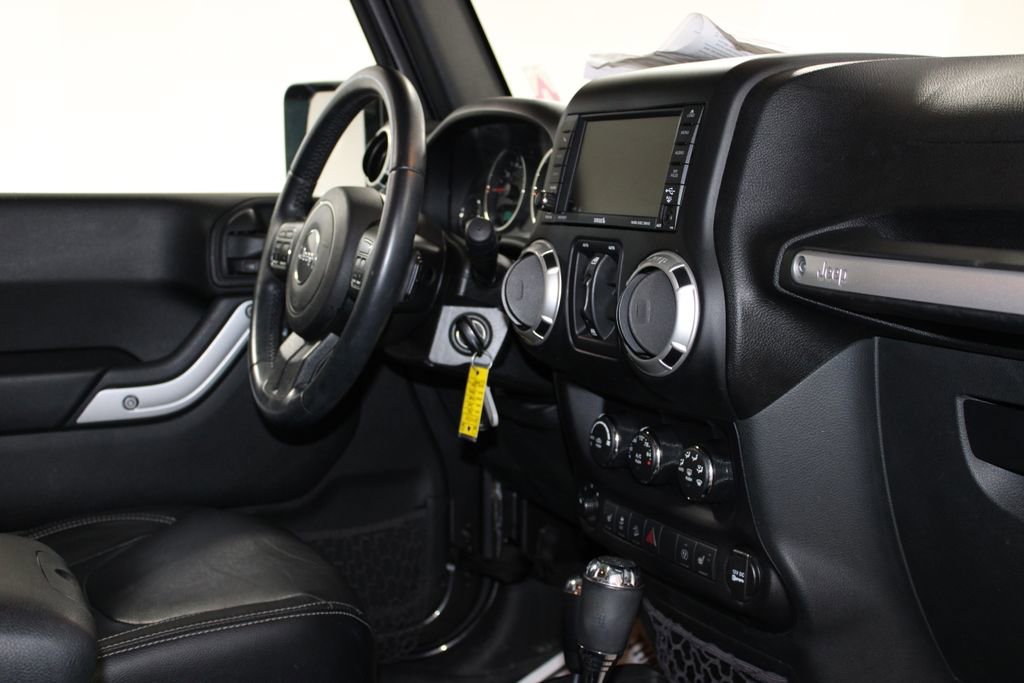 Used 2016 Jeep Wrangler Unlimited Sahara w/ Dual Top Group image 27