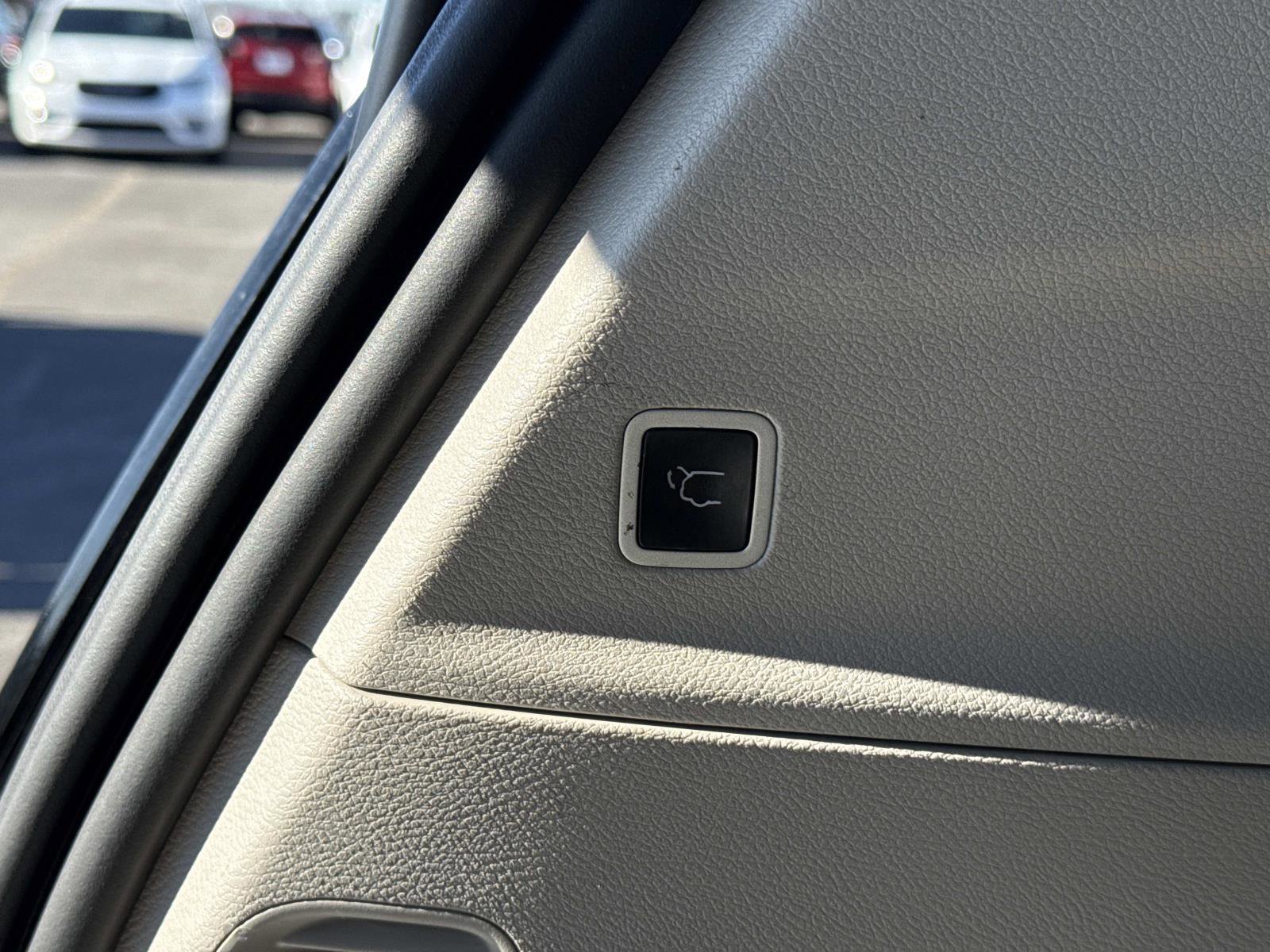 Certified 2022 Chrysler Pacifica Touring-L image 14