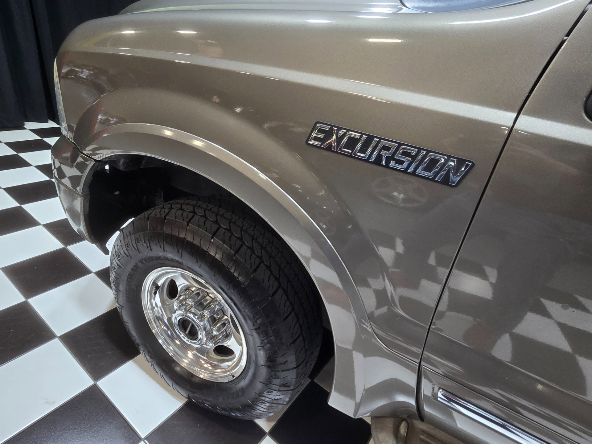 Used 2005 Ford Excursion Limited image 23