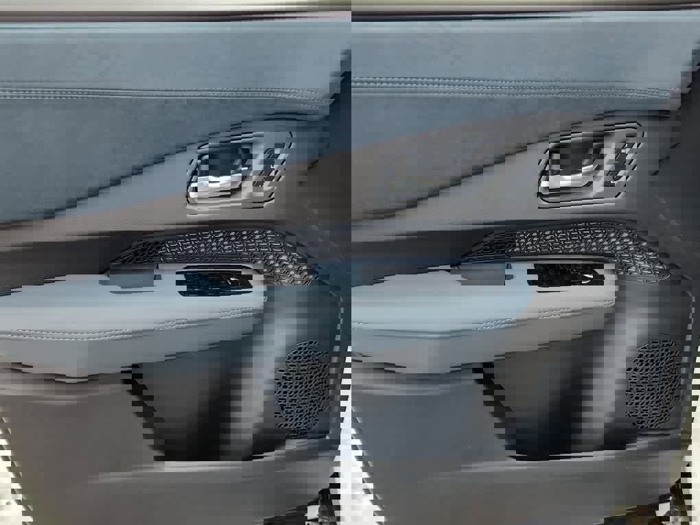 New 2025 Nissan Ariya Platinum image 10