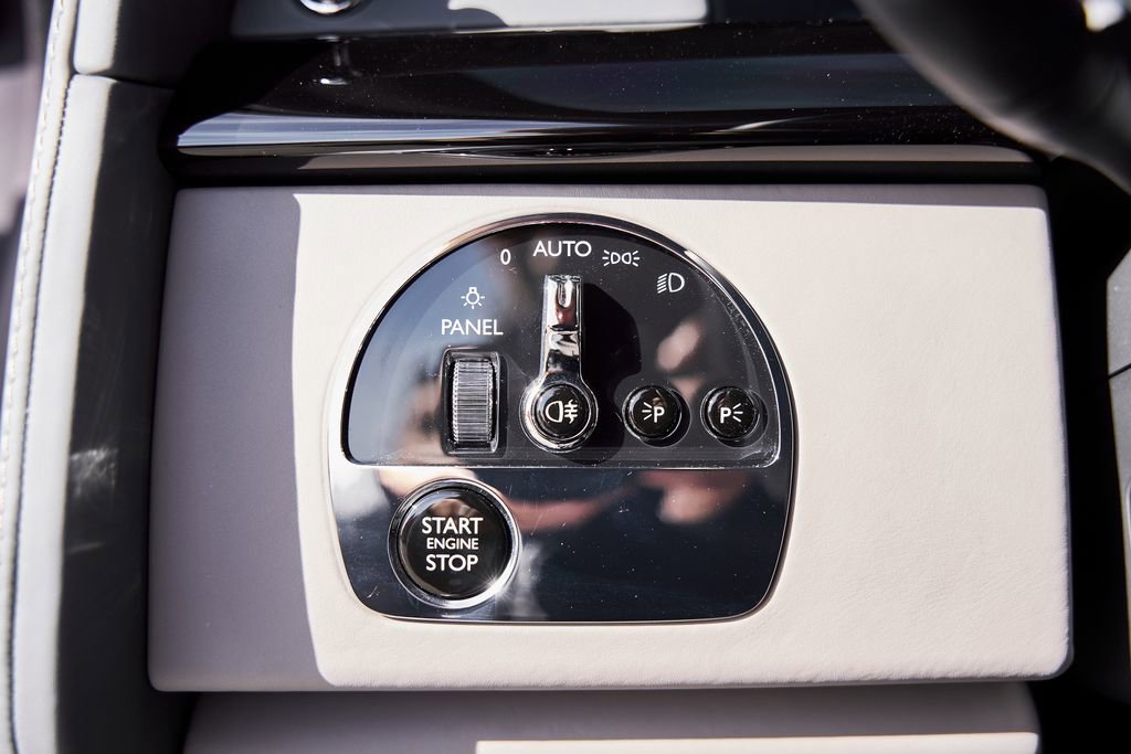 Used 2025 Rolls-Royce Phantom Sedan RWD image 66
