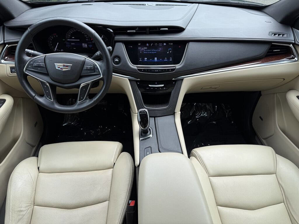 Used 2017 Cadillac XT5 Luxury w/ Driver Awareness Package FWD image 13