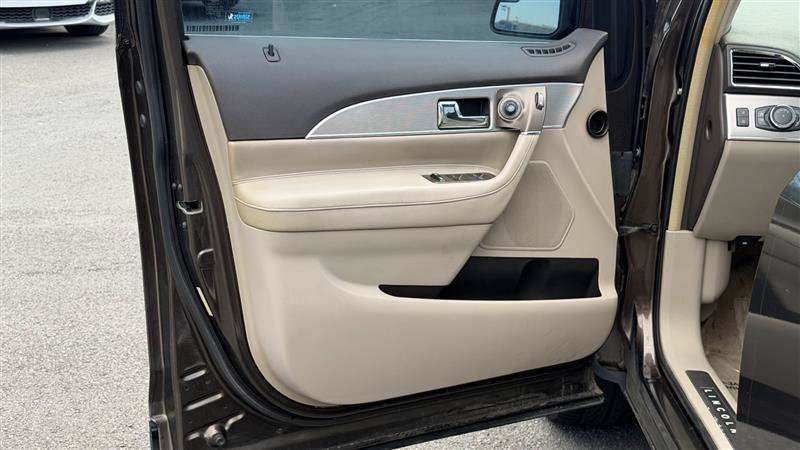 Used 2011 Lincoln MKX 2WD w/ 101A Rapid Spec Order Code image 21