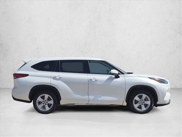 Used 2021 Toyota Highlander L FWD video 4
