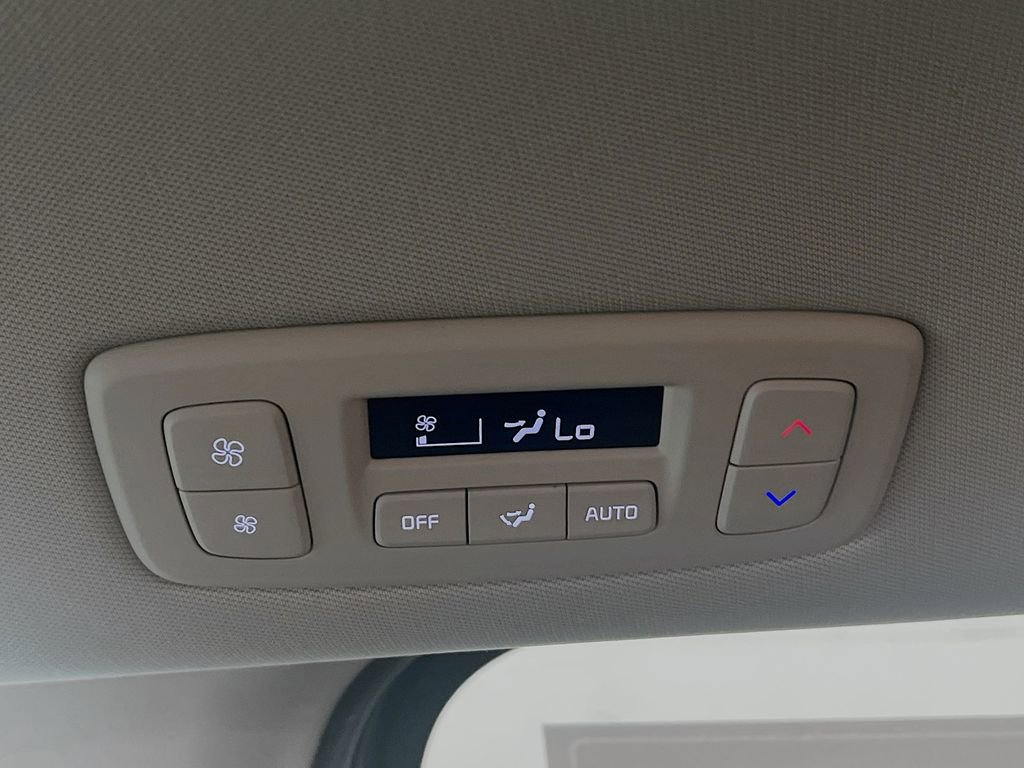 Used 2025 Kia Carnival FWD image 22