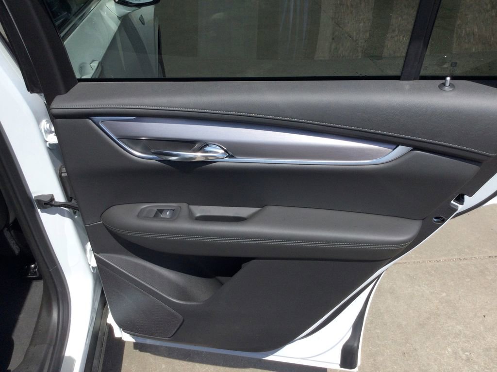 New 2025 Cadillac XT6 Luxury image 16