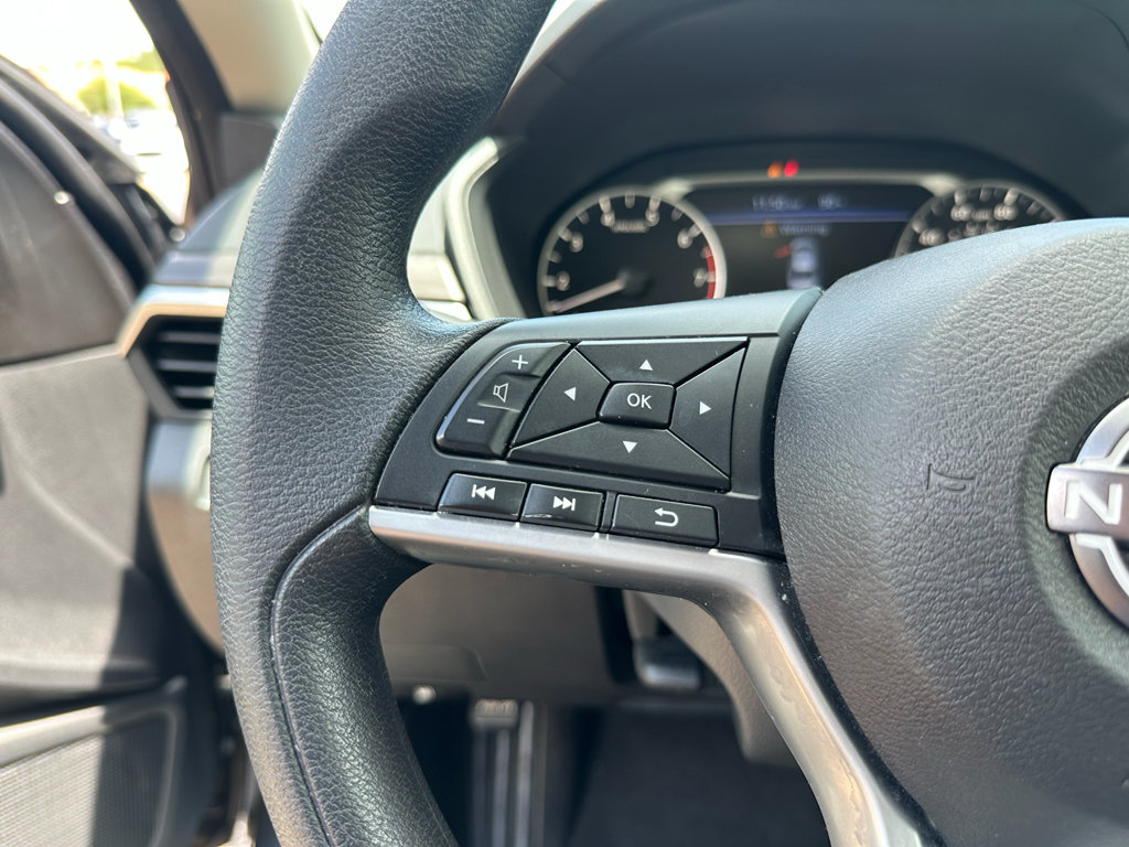 Used 2025 Nissan Altima 2.5 SV FWD image 19