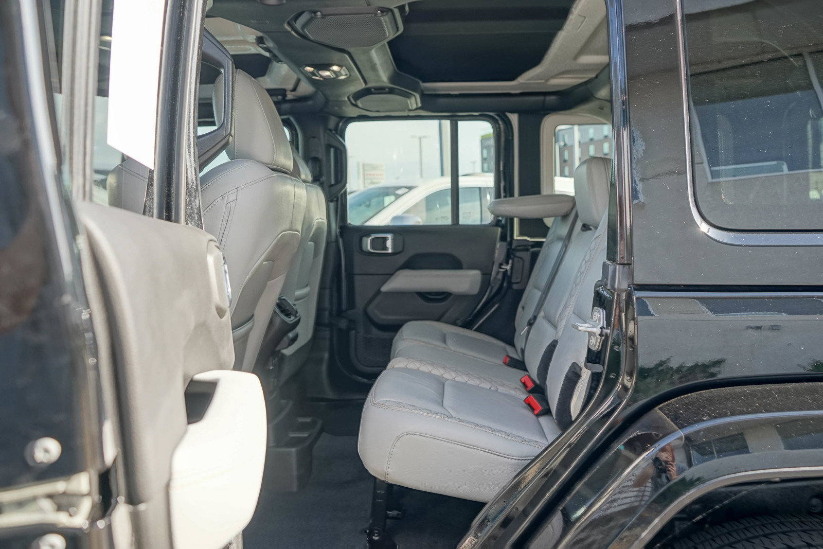 Used 2022 Jeep Wrangler Unlimited Sahara image 24