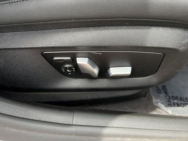 Used 2019 BMW 530e w/ Convenience Package image 12