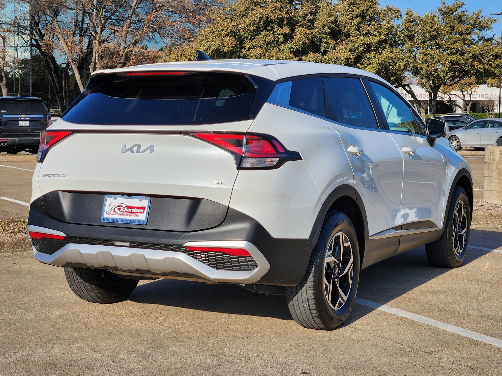 Used 2024 Kia Sportage LX image 6