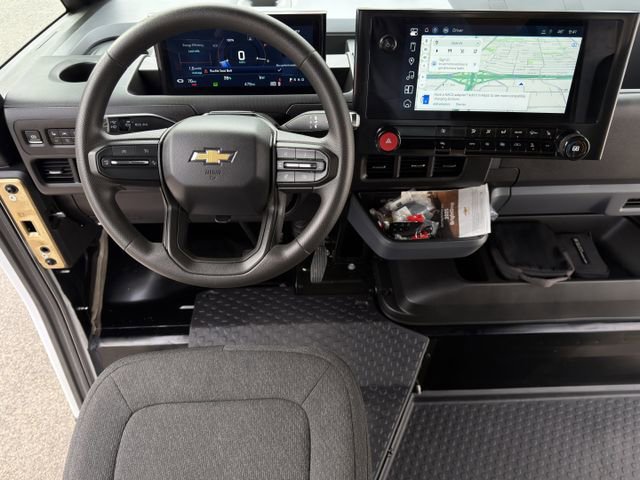 Used 2025 Chevrolet Brightdrop 600 w/ Power Door Package image 11