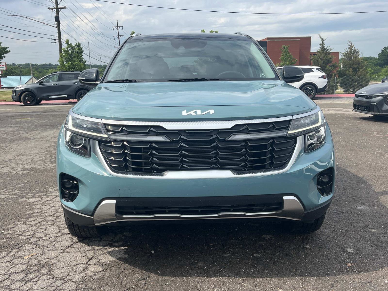 Used 2024 Kia Seltos S AWD/4WD image 2