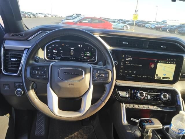 Used 2022 GMC Sierra 1500 Denali w/ Technology Package AWD/4WD image 2