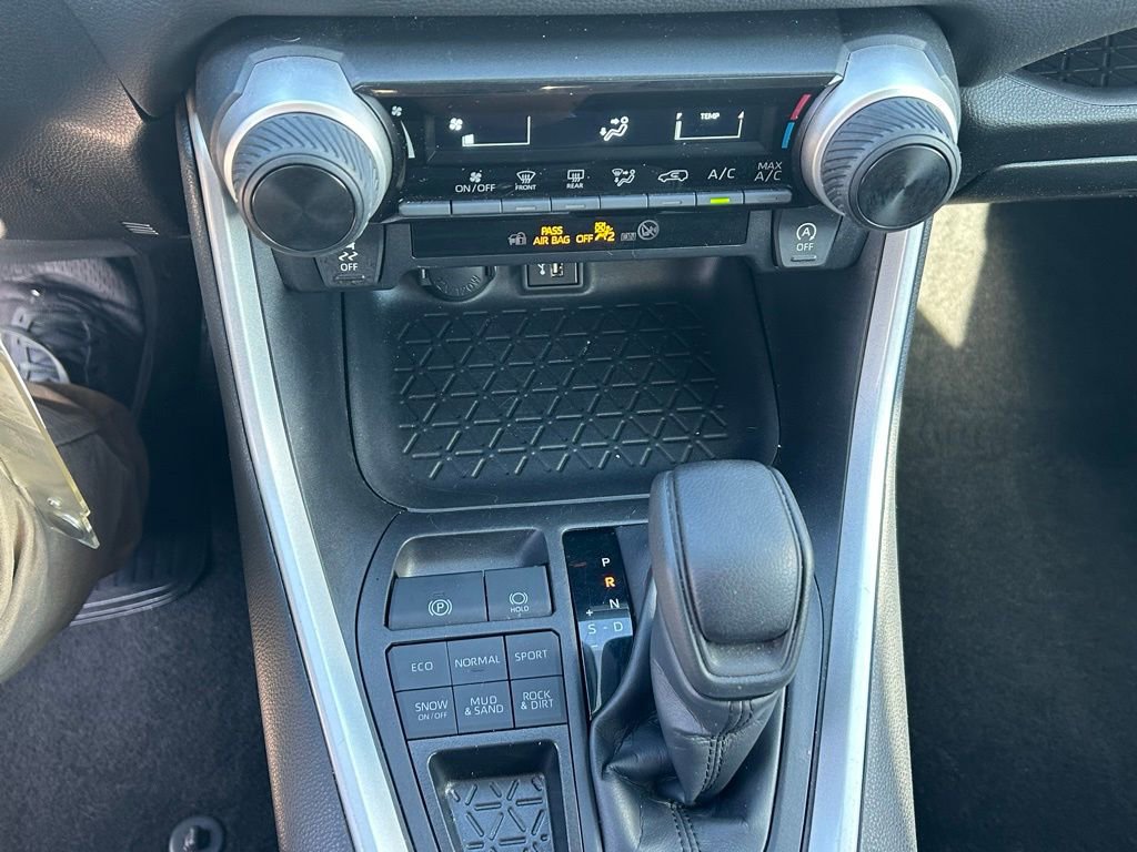 Used 2024 Toyota RAV4 LE image 33