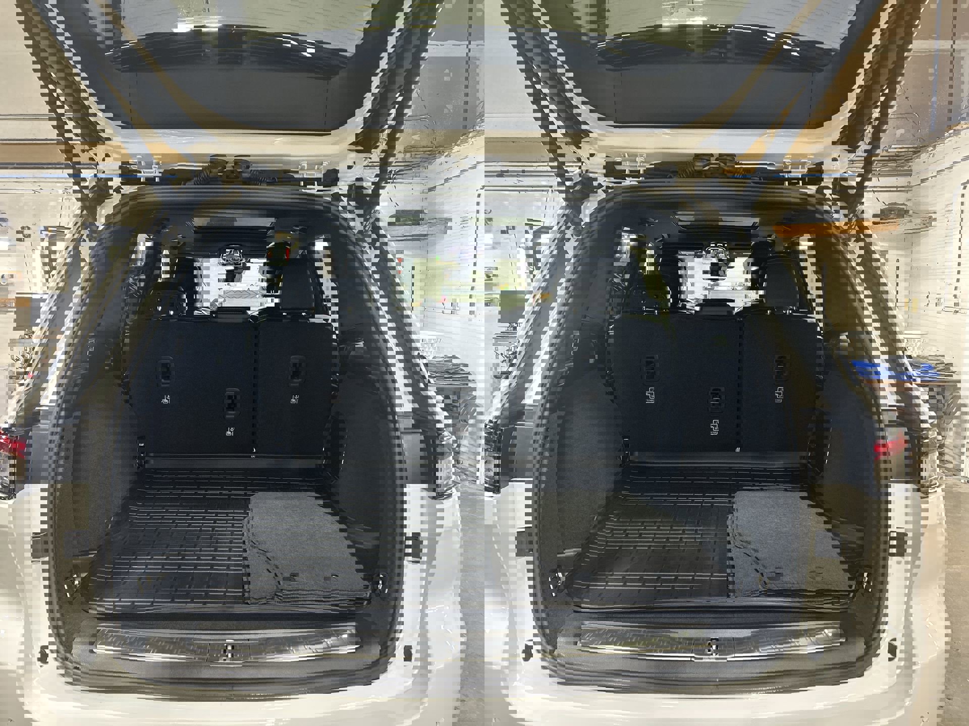 Used 2023 Jeep Grand Cherokee Overland w/ Luxury Tech Group IV image 28