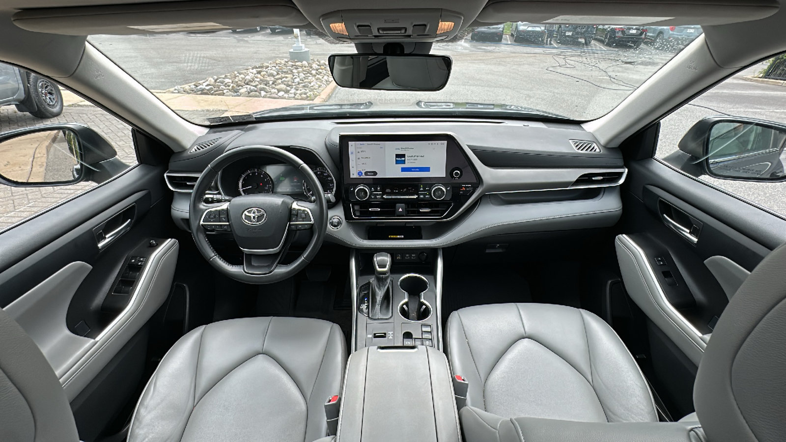Used 2023 Toyota Highlander XLE FWD image 29