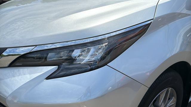 Used 2024 Toyota Sienna XLE AWD/4WD image 4