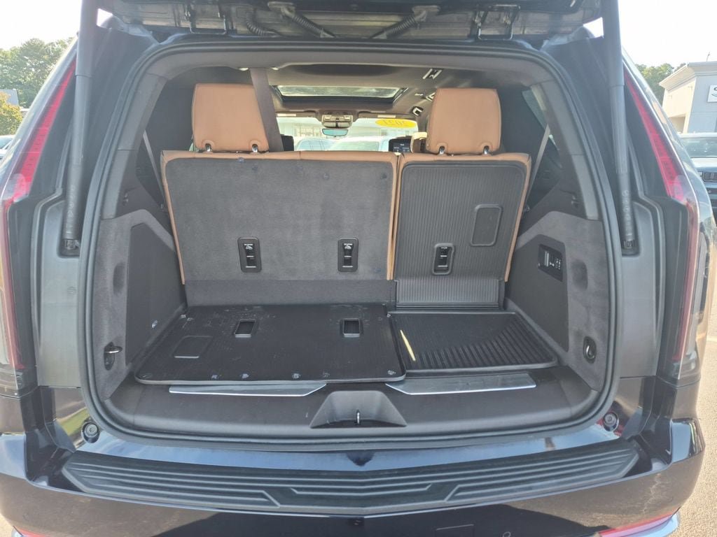 Used 2021 Cadillac Escalade Premium Luxury AWD/4WD image 30