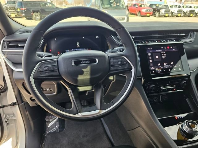 Used 2025 Jeep Grand Cherokee Laredo X w/ Luxury Tech Group I AWD/4WD image 16