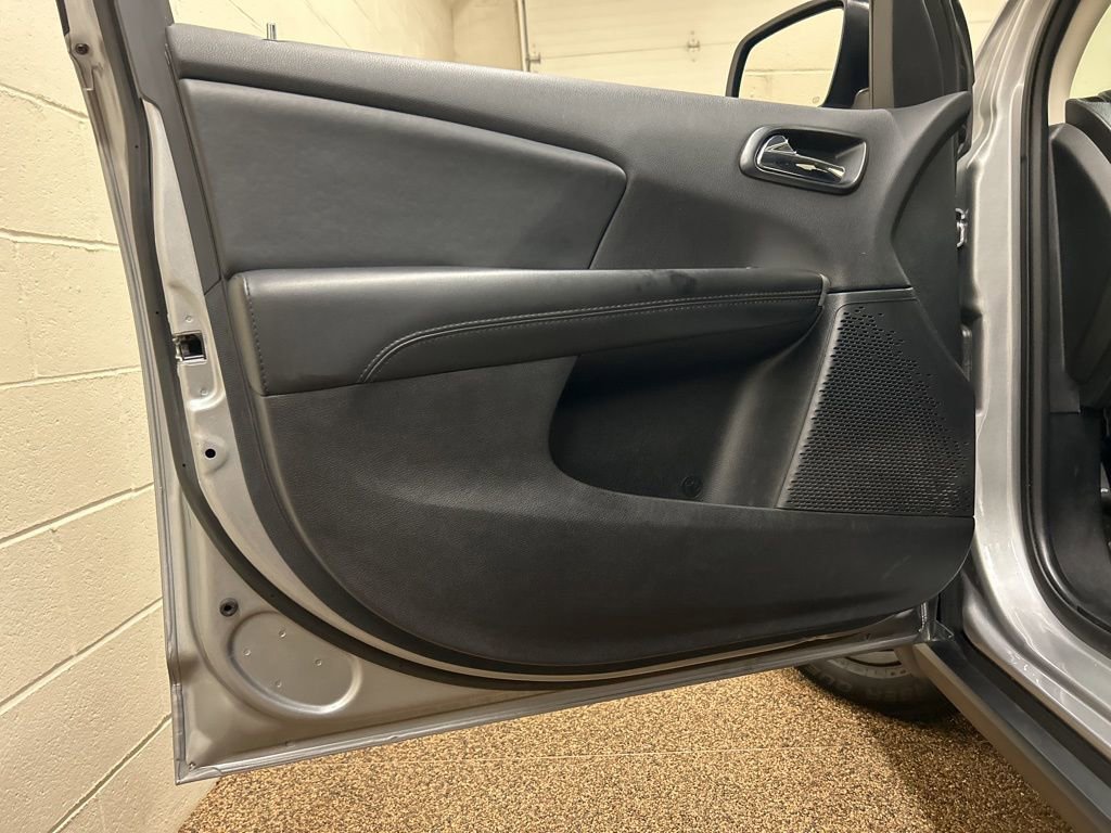 Used 2020 Dodge Journey SE w/ Blacktop Package image 13