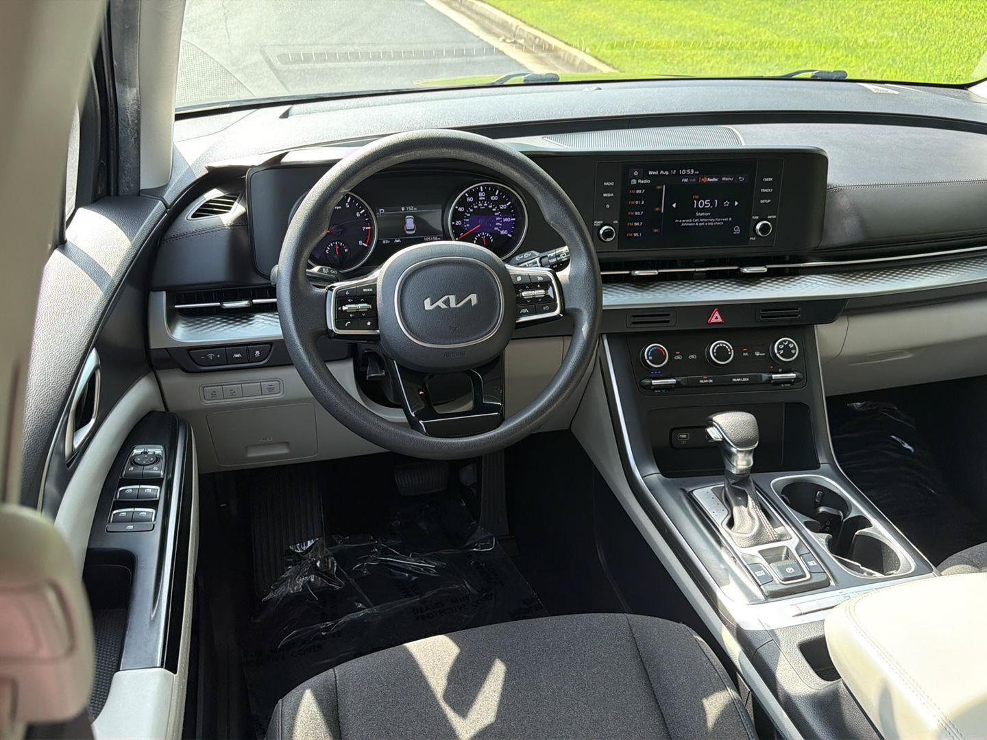 Used 2022 Kia Carnival LX FWD image 15
