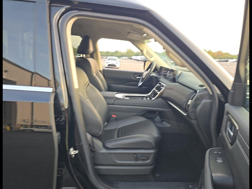 Certified 2025 Nissan Armada SV AWD/4WD image 37