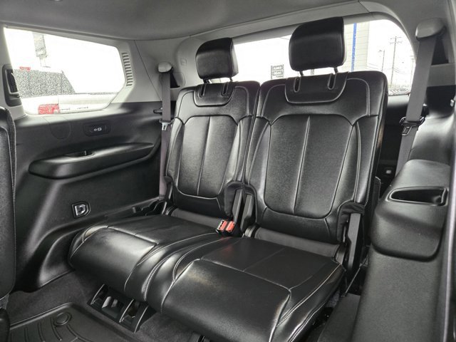 Used 2022 Jeep Grand Cherokee L Limited w/ Black Appearance Package image 34