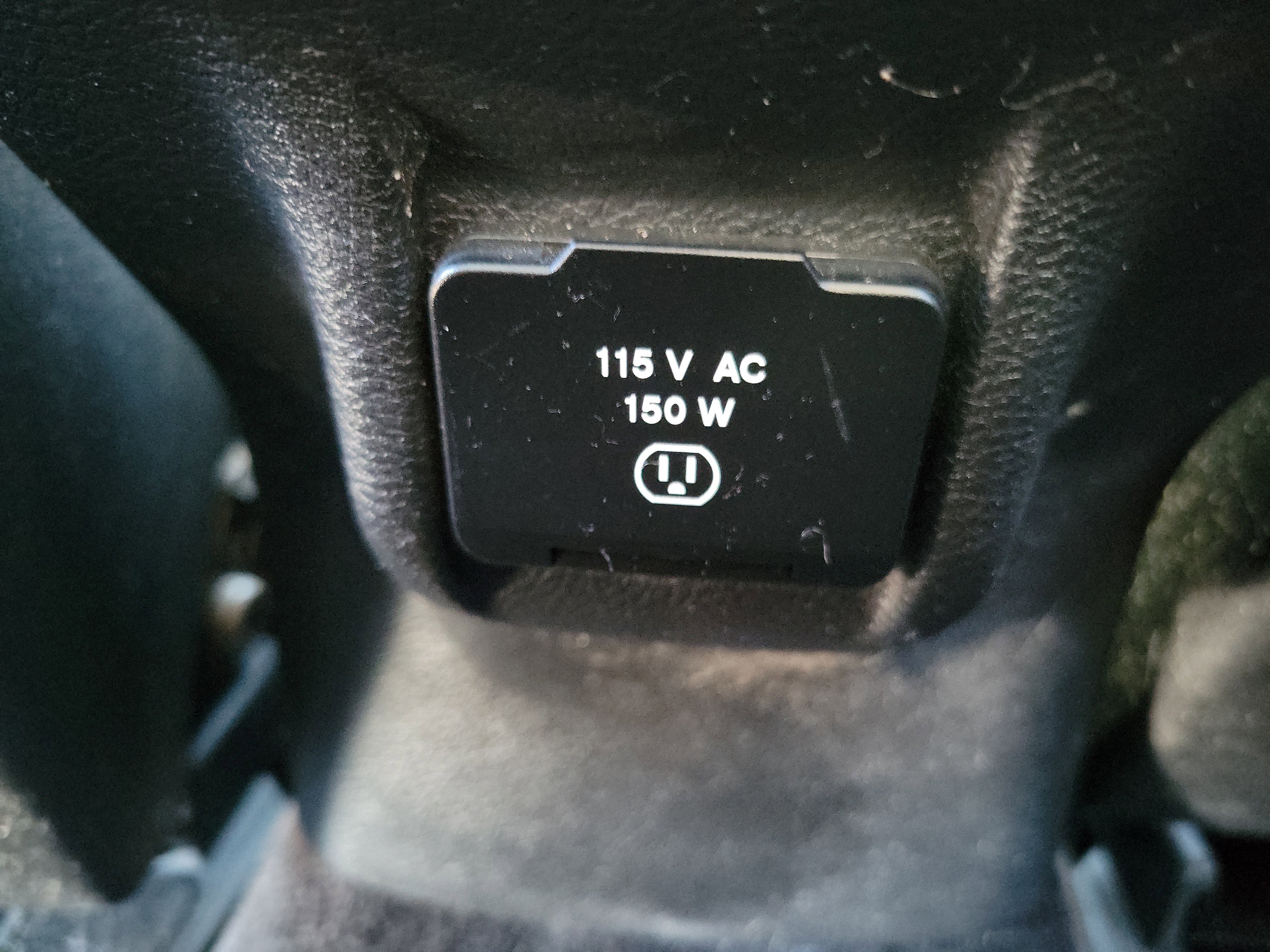 Used 2017 Jeep Cherokee Latitude w/ Cold Weather Group image 17