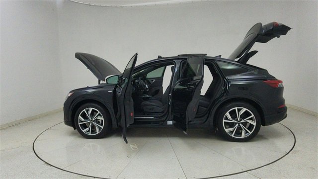 Used 2025 Audi Q4 e-tron Premium w/ Convenience Package image 70