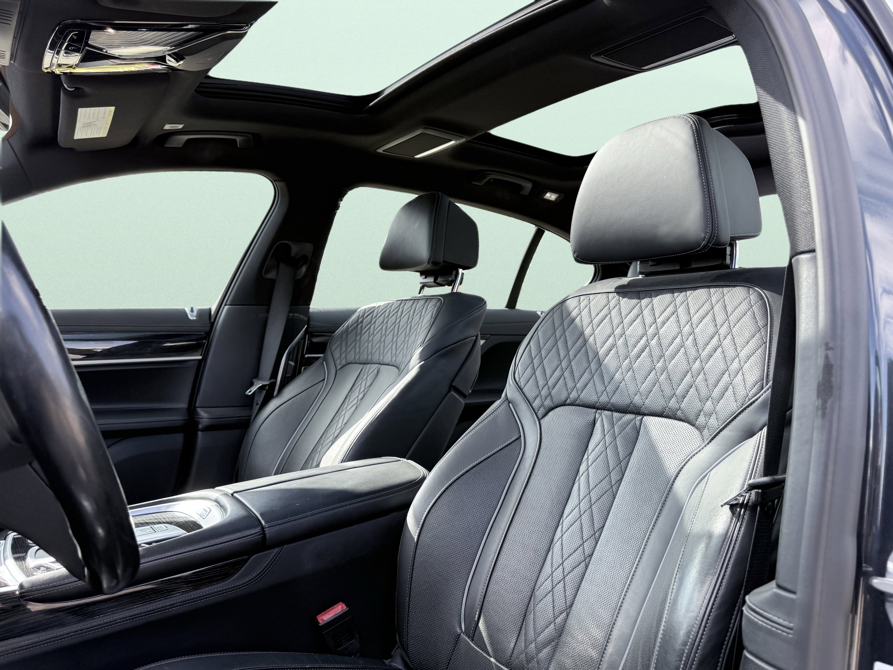 Used 2019 BMW 750i w/ M Sport Package image 10