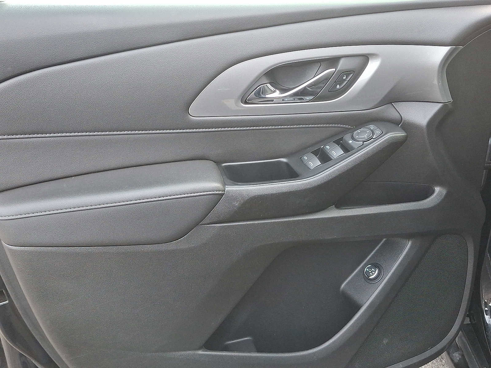 Used 2023 Chevrolet Traverse LT image 12