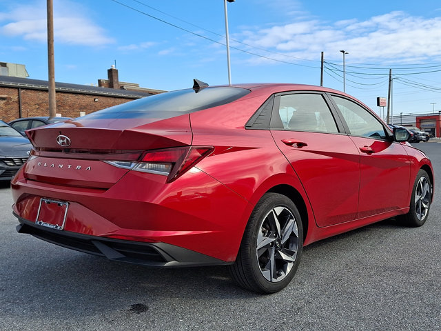 Used 2023 Hyundai Elantra SEL w/ Convenience Package image 4
