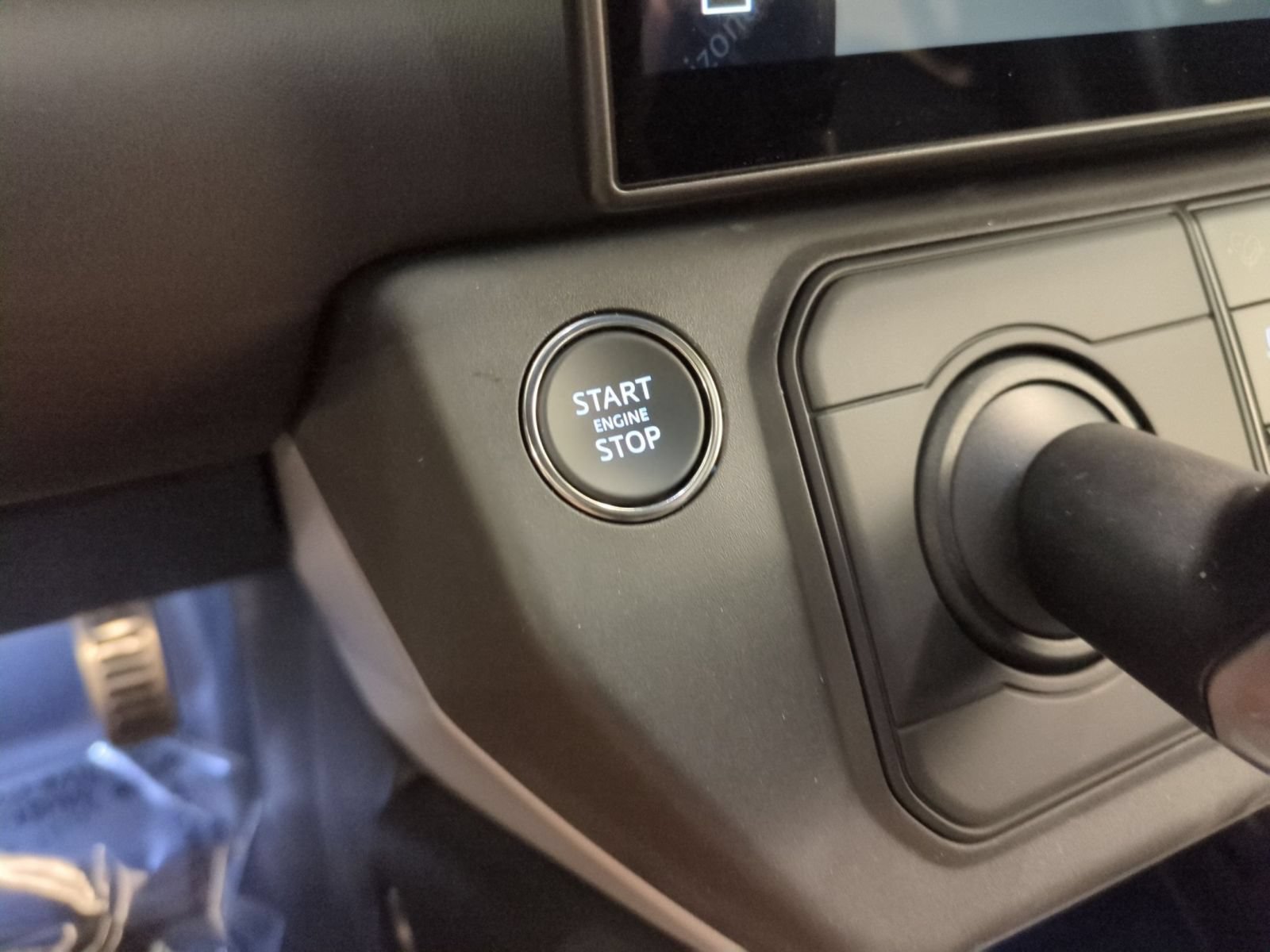 New 2026 Land Rover Defender 130 V8 AWD/4WD image 22