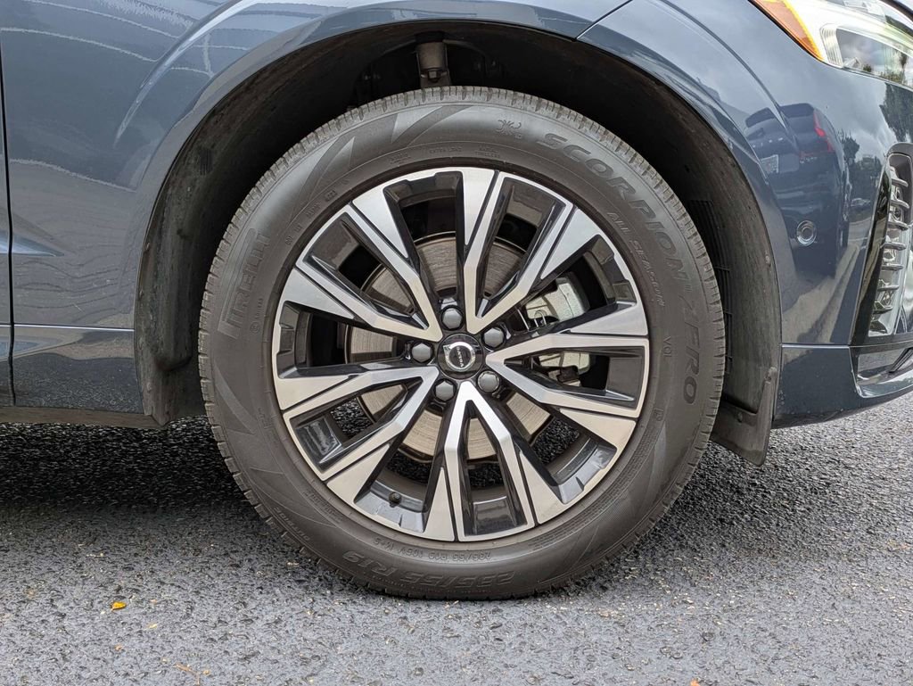Certified 2024 Volvo XC60 B5 Plus w/ Protection Package Premier AWD/4WD image 11