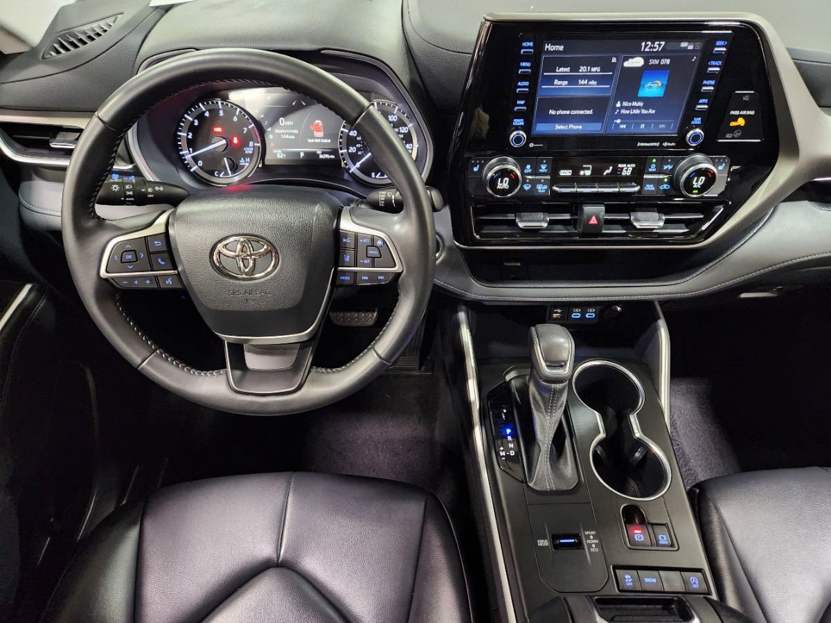 Used 2022 Toyota Highlander XLE FWD image 48