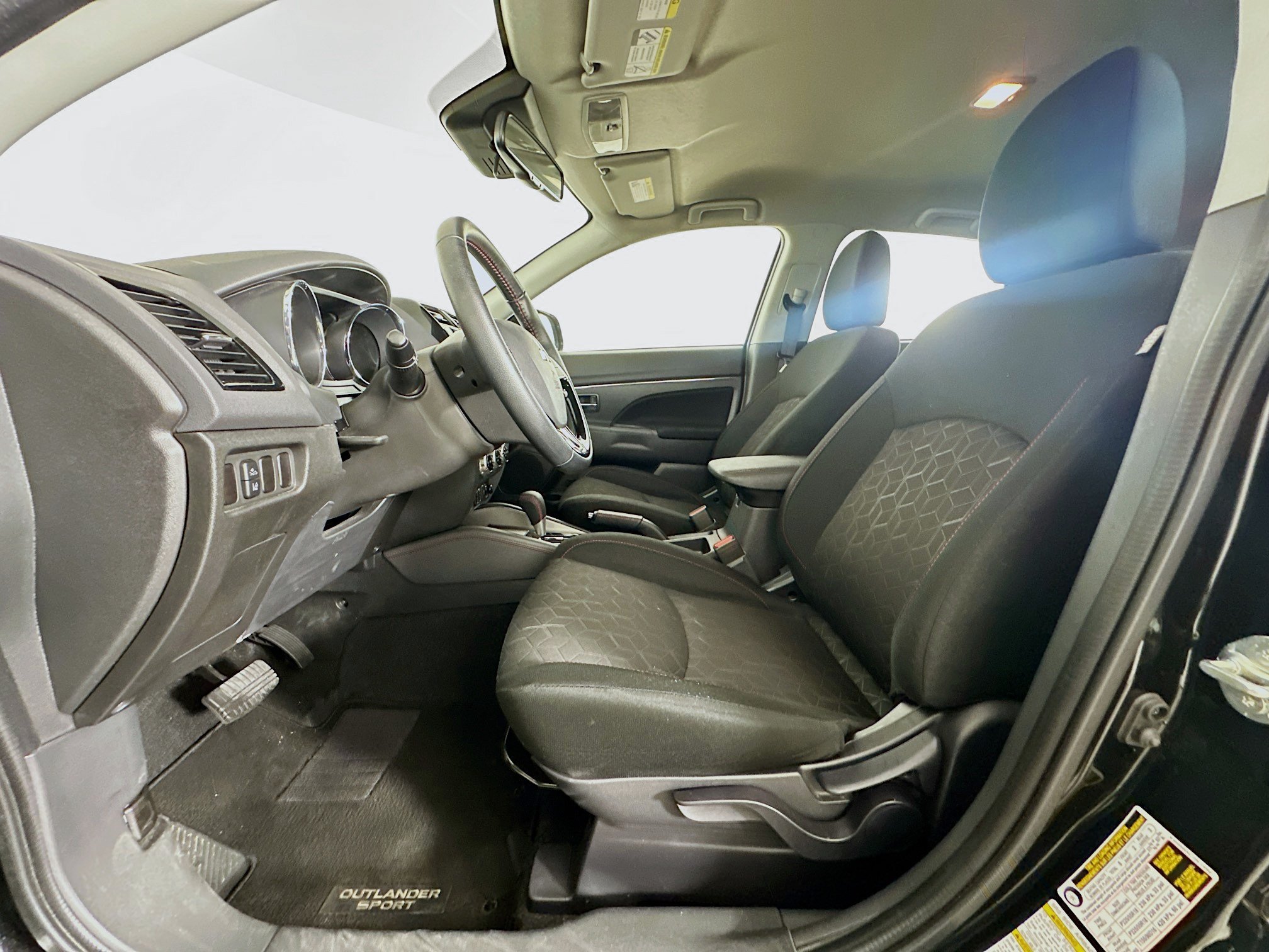 Used 2025 Mitsubishi Outlander Sport LE AWD/4WD image 13